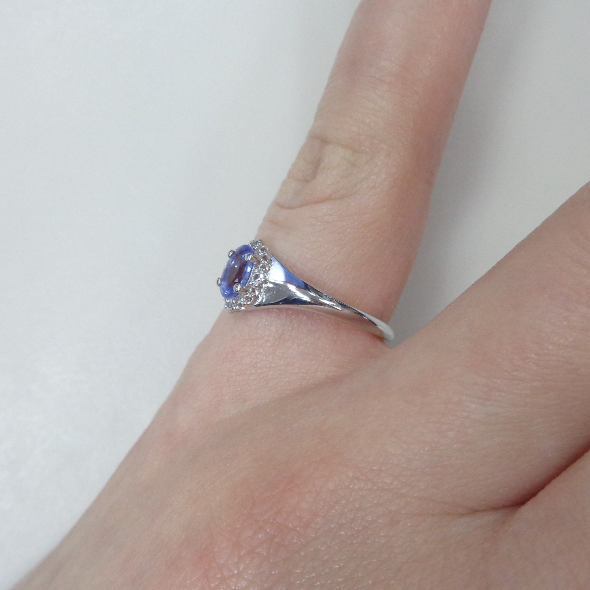 Серебряное кольцо с танзанитом